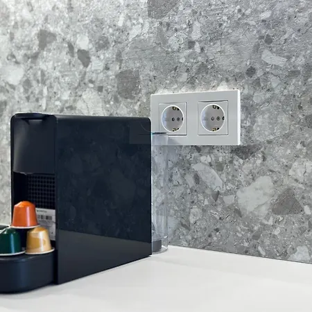 Deanes Califa 5 Apartment *