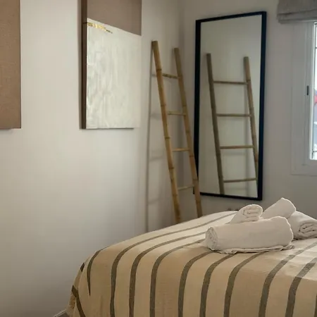 Deanes Califa 5 Apartment