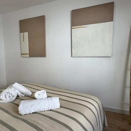 Deanes Califa 5 Apartment