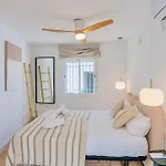 Deanes Califa 5 Apartment