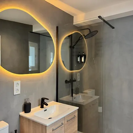 Deanes Califa 5 아파트