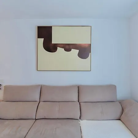 Deanes Califa 5 Apartment *