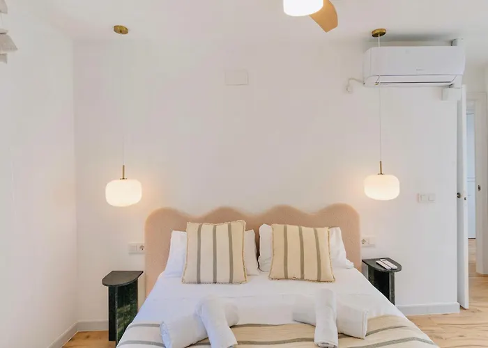 Deanes Califa 5 Apartment