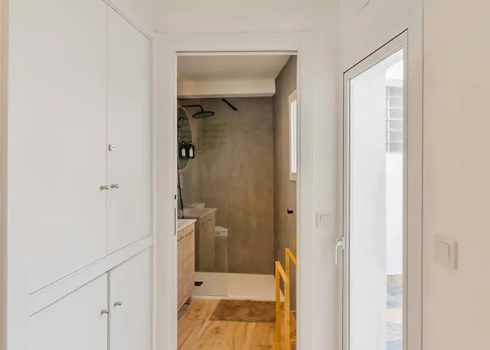 Deanes Califa 5 Apartment *