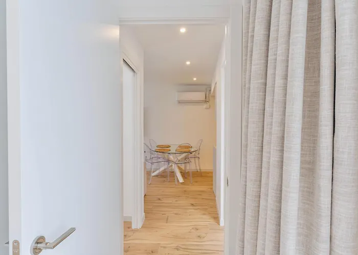 Deanes Califa 5 Apartment